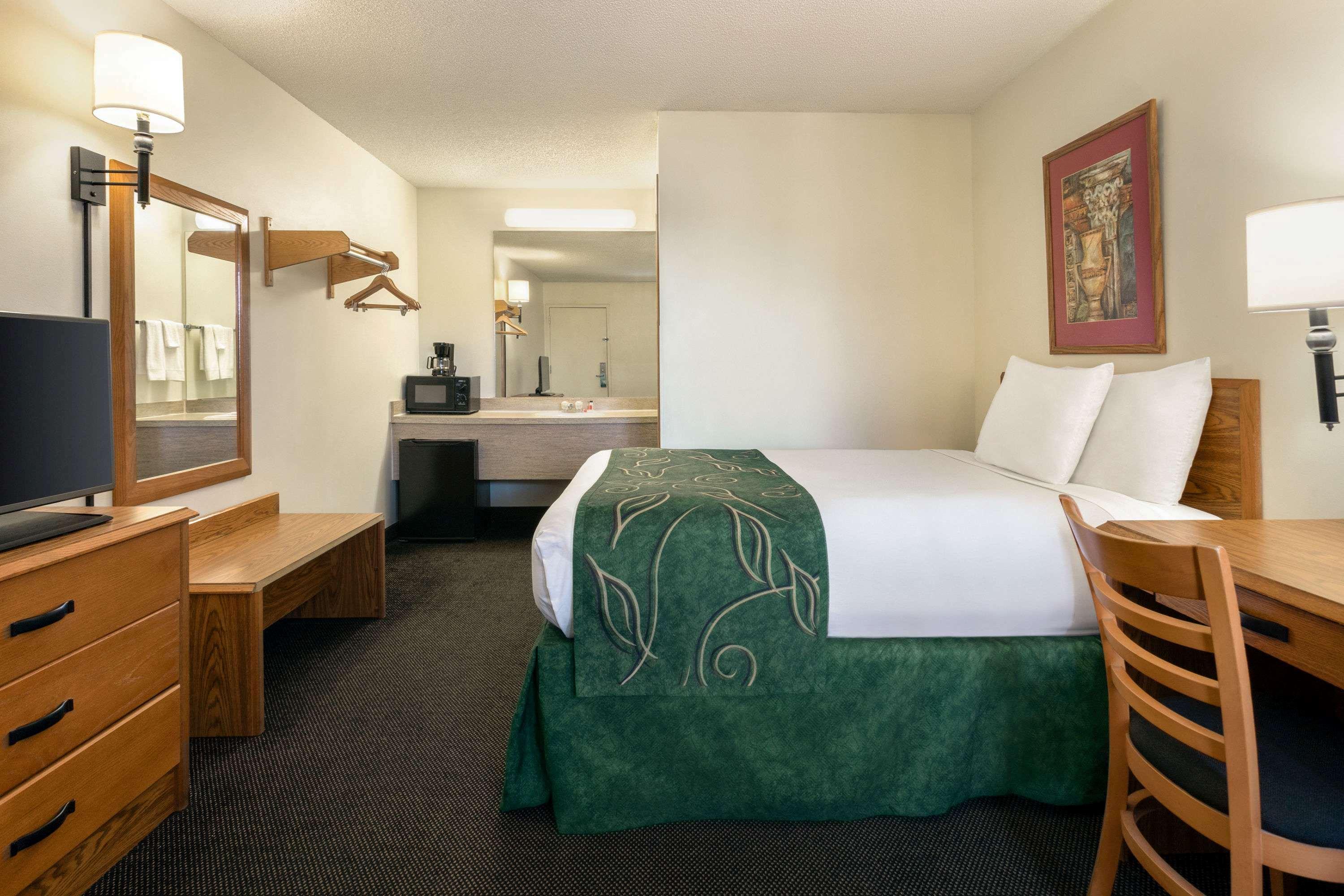 Travelodge By Wyndham Wellington Bagian luar foto