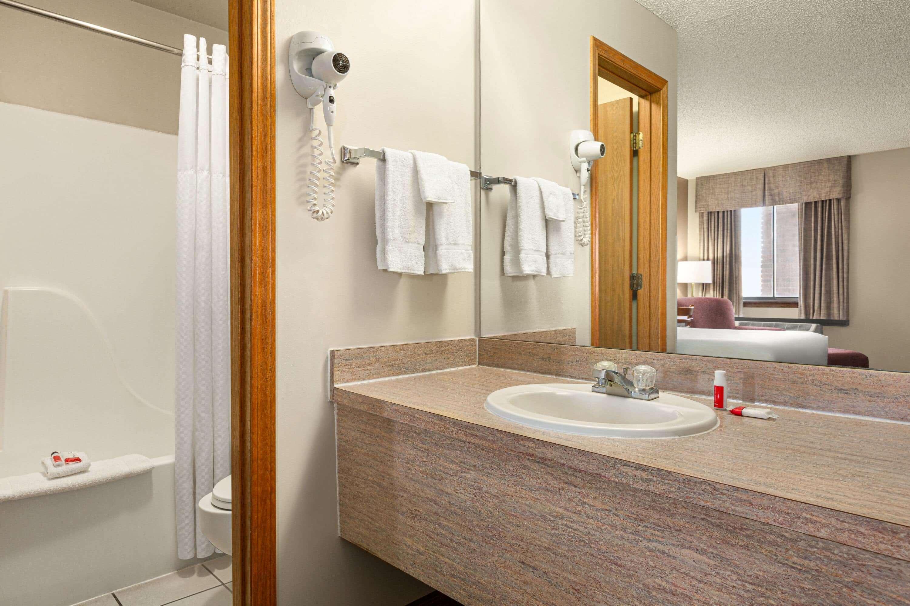Travelodge By Wyndham Wellington Bagian luar foto