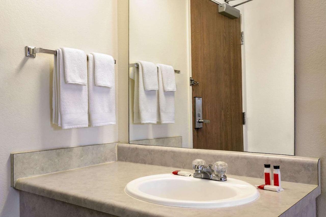 Travelodge By Wyndham Wellington Bagian luar foto
