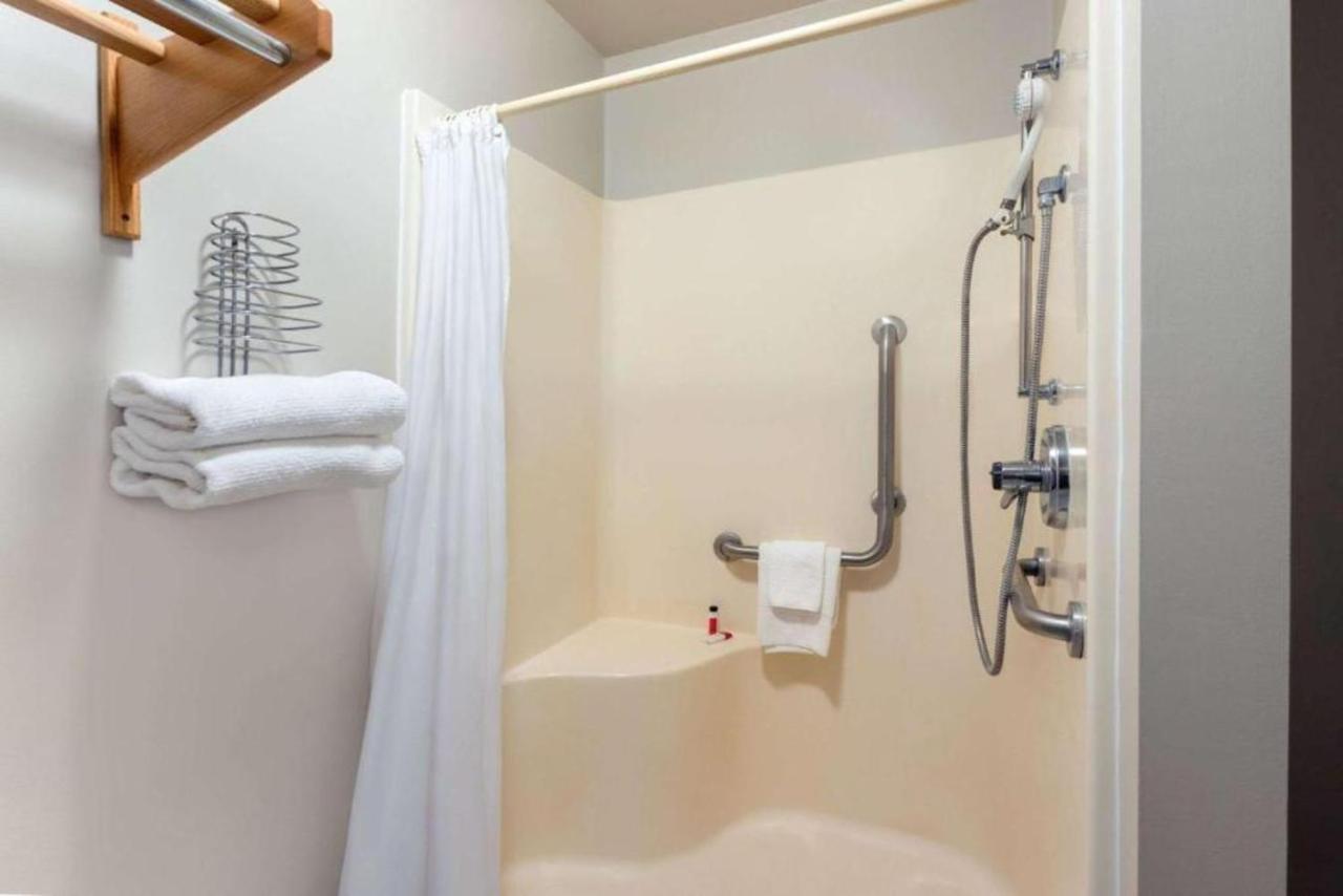Travelodge By Wyndham Wellington Bagian luar foto